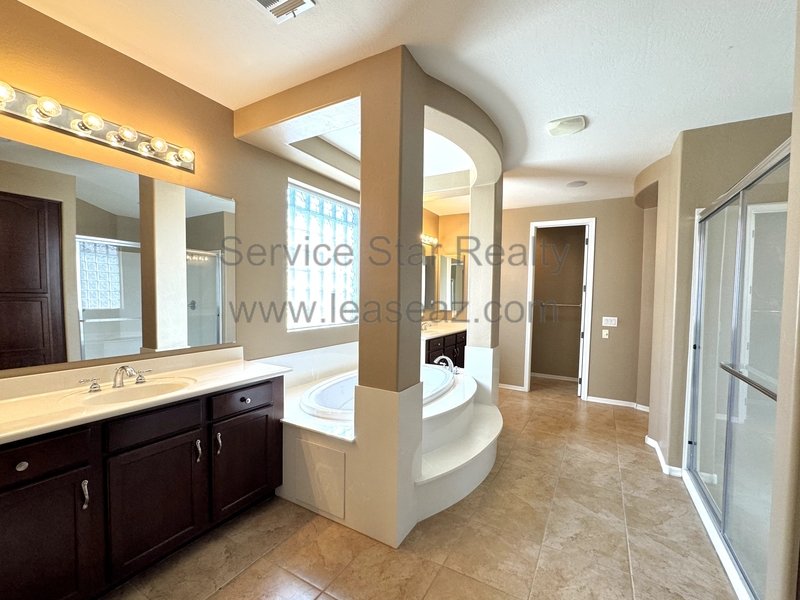 Fantastic 4BR/3BA in Phoenix! property image