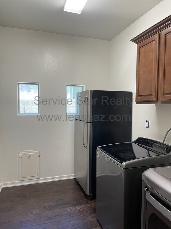 4 Bedroom, 2.5 Bath Custom Home in Fireside at Desert Ridge w/Pool! property image