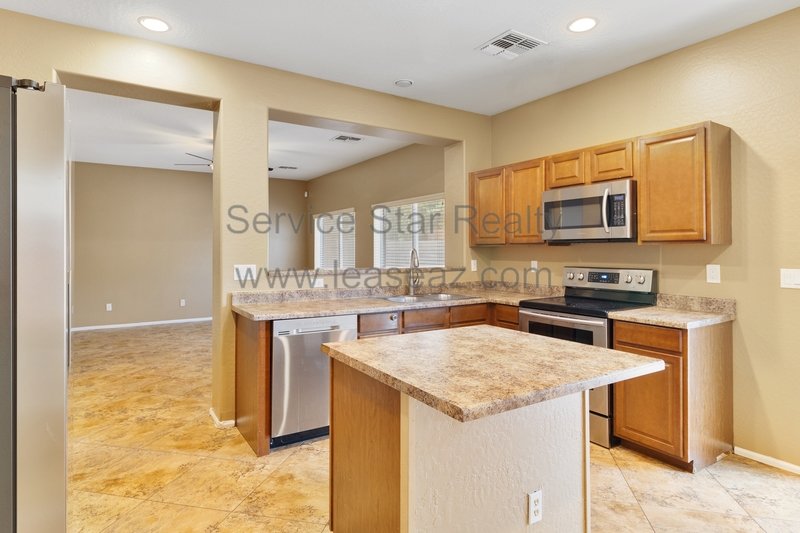 Spacious 4+2.5 Avondale property image