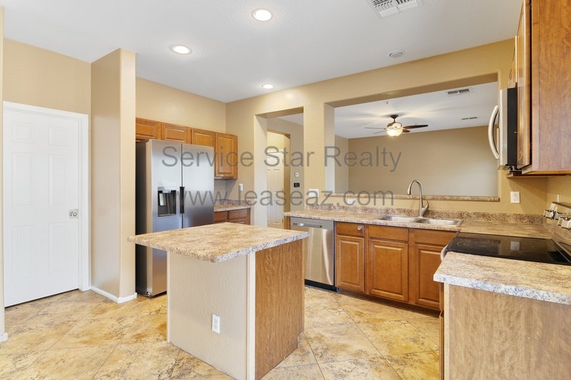 Spacious 4+2.5 Avondale property image