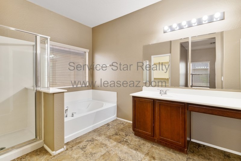 Spacious 4+2.5 Avondale property image