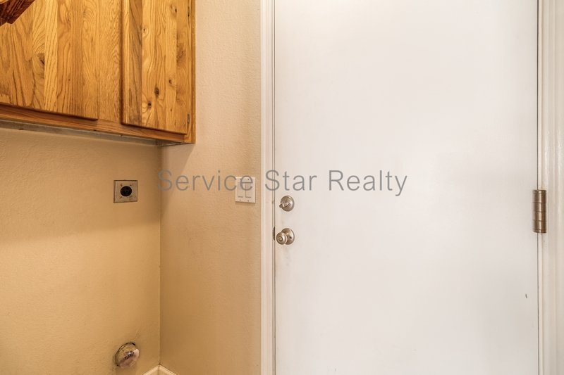 2-Bed, 1.5-Bath Home with Pool and Low-Maintenance Yard in Glendale property image