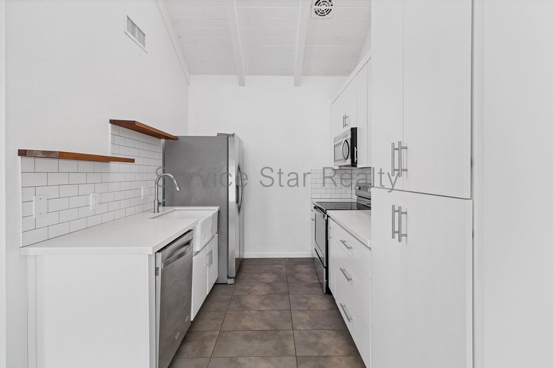 Charming 3-Bed, 2-Bath Townhouse with Private Patio in Phoenix property image