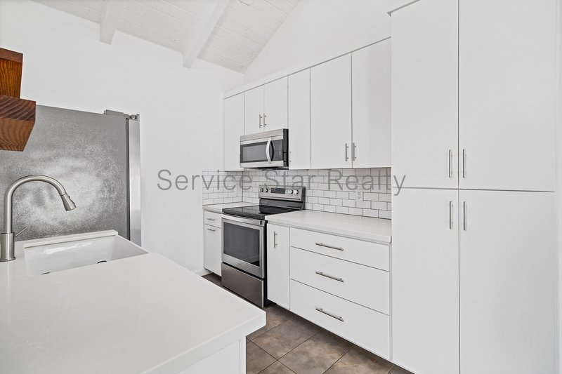 Charming 3-Bed, 2-Bath Townhouse with Private Patio in Phoenix property image