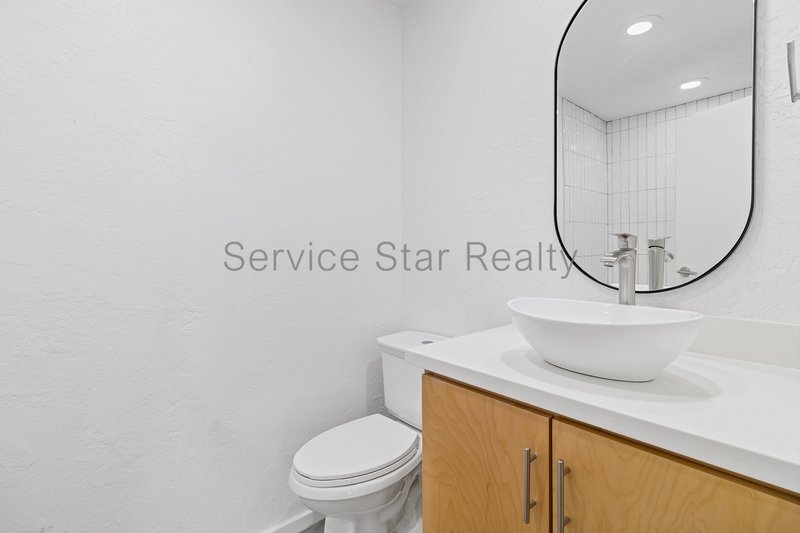 Charming 3-Bed, 2-Bath Townhouse with Private Patio in Phoenix property image