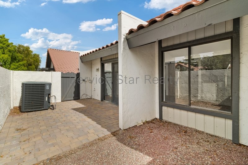 Charming 3-Bed, 2-Bath Townhouse with Private Patio in Phoenix property image