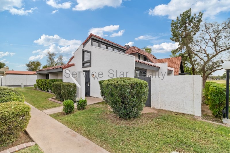 Charming 3-Bed, 2-Bath Townhouse with Private Patio in Phoenix property image