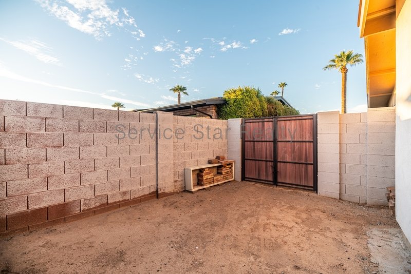 Charming 3-Bed, 2-Bath Home on Spacious Lot in Litchfield Park property image