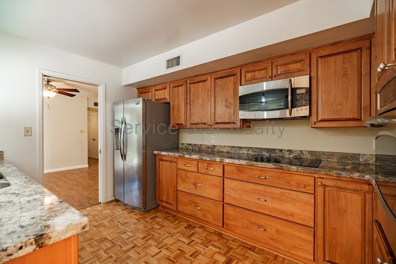 Charming 3-Bed, 2-Bath Home on Spacious Lot in Litchfield Park property image