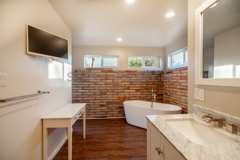 Charming 3-Bed, 2-Bath Home on Spacious Lot in Litchfield Park property image