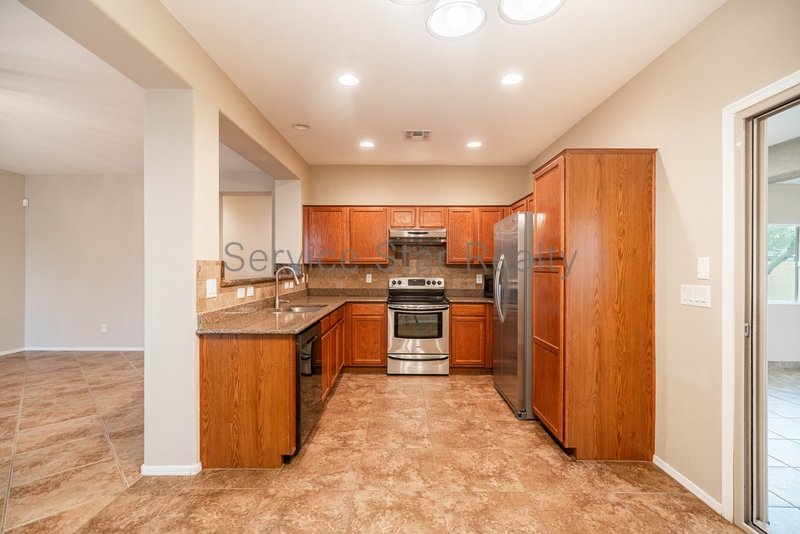 2+ bedroom, 2 bath home in Buckeye! property image