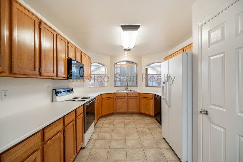 Single-Level 3-Bedroom Home with Open Layout in Phoenix property image