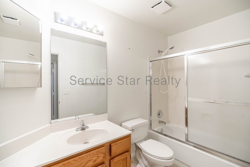 Single-Level 3-Bedroom Home with Open Layout in Phoenix property image