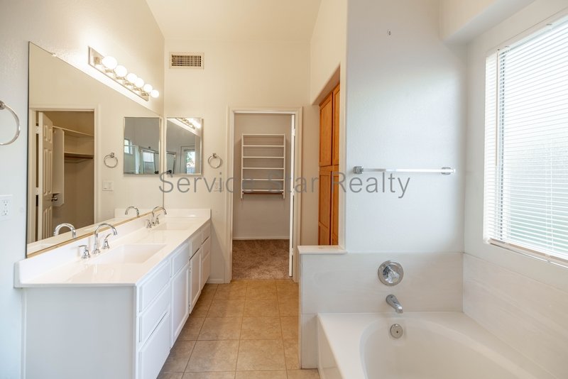 Single-Level 3-Bedroom Home with Open Layout in Phoenix property image