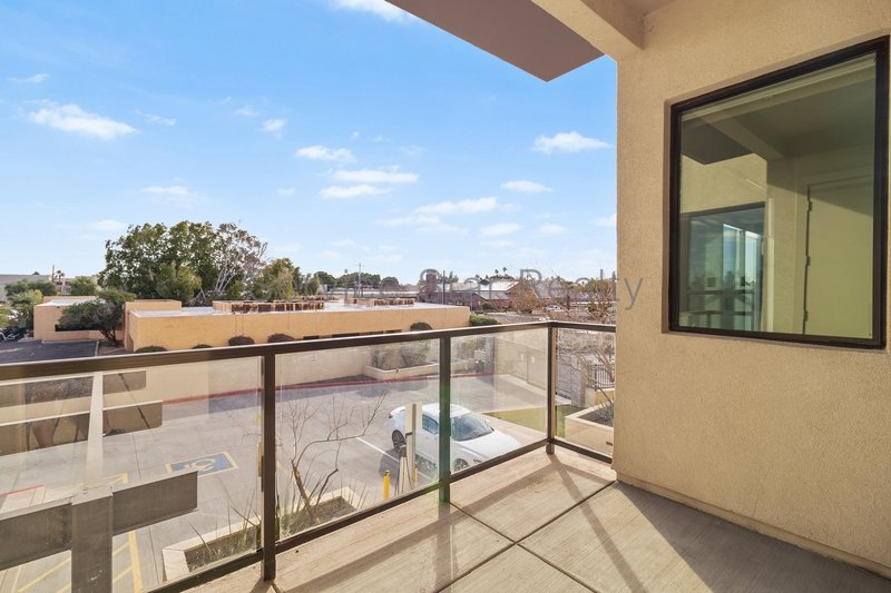 Modern 1-Bedroom Condo in the Heart of Scottsdale's Old Town property image