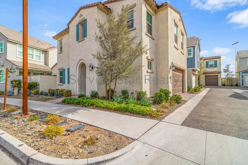 Gorgeous 3BR/2.5BA in Mesa! property image