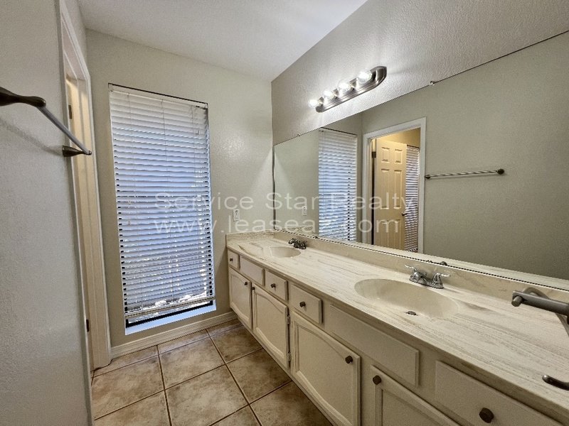 **MOVE IN SPECIAL -- 2 WEEKS FREE RENT!!** property image