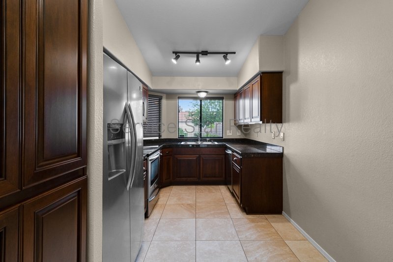 1/2 off First Month Rent - 2 Bed/2 Bath-Pool - Excellent Location property image