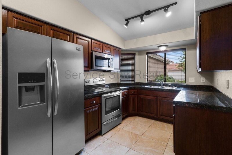 1/2 off First Month Rent - 2 Bed/2 Bath-Pool - Excellent Location property image