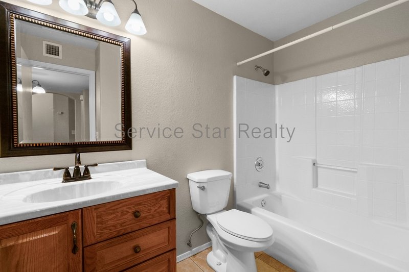 1/2 off First Month Rent - 2 Bed/2 Bath-Pool - Excellent Location property image