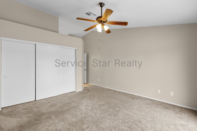 1/2 off First Month Rent - 2 Bed/2 Bath-Pool - Excellent Location property image