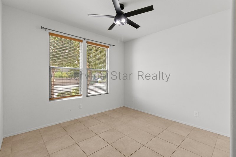 Bright & Spacious 4-Bedroom Home in South Phoenix! property image