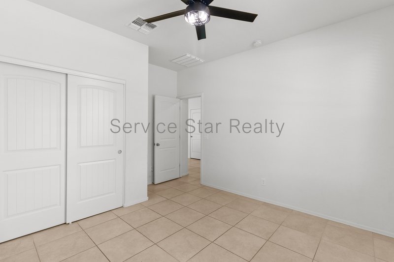 Bright & Spacious 4-Bedroom Home in South Phoenix! property image