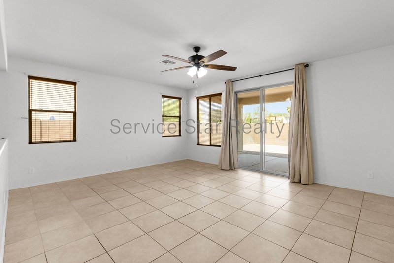 Bright & Spacious 4-Bedroom Home in South Phoenix! property image