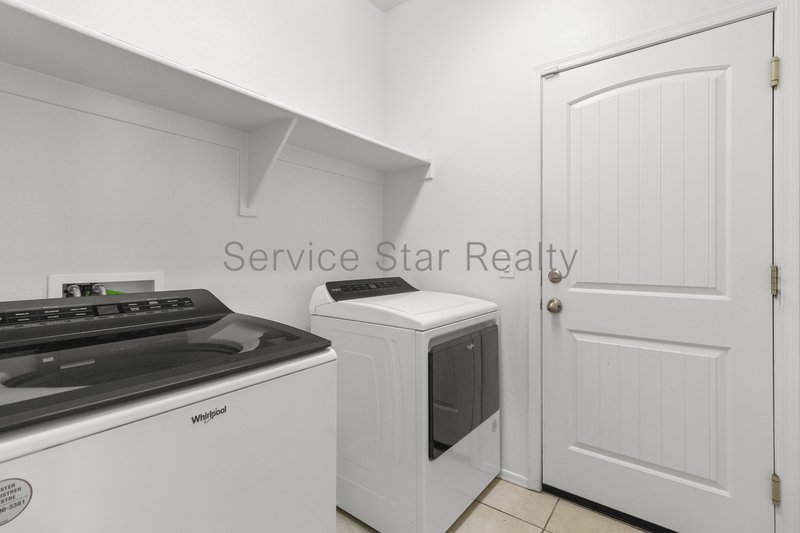 Bright & Spacious 4-Bedroom Home in South Phoenix! property image