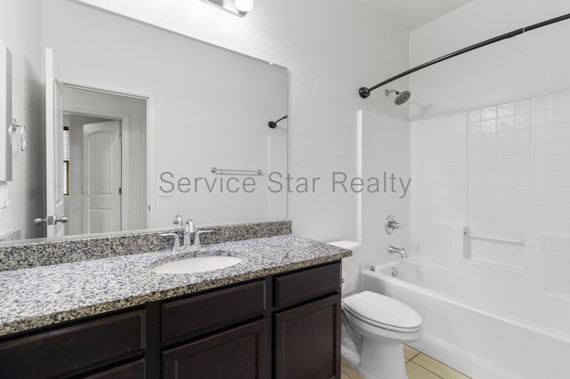 Bright & Spacious 4-Bedroom Home in South Phoenix! property image