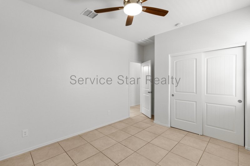 Bright & Spacious 4-Bedroom Home in South Phoenix! property image