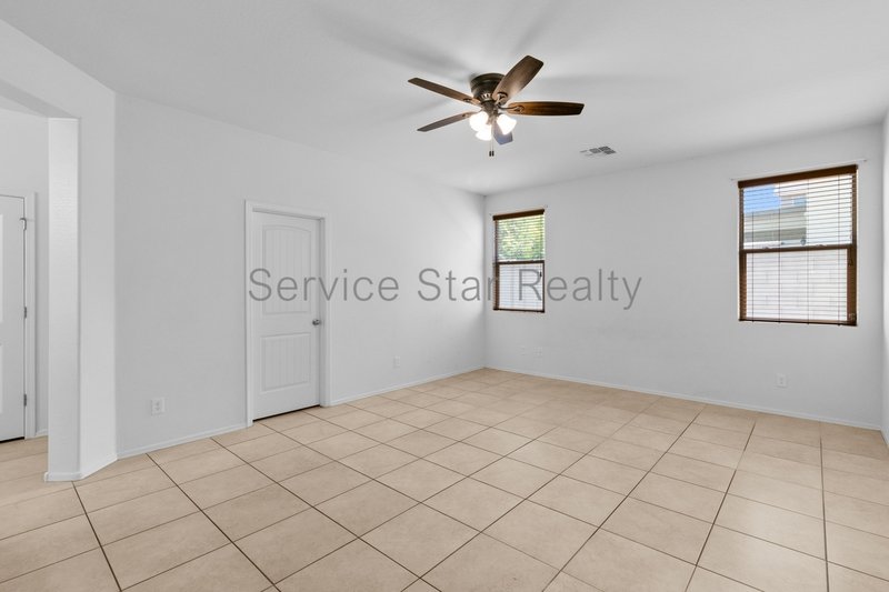 Bright & Spacious 4-Bedroom Home in South Phoenix! property image