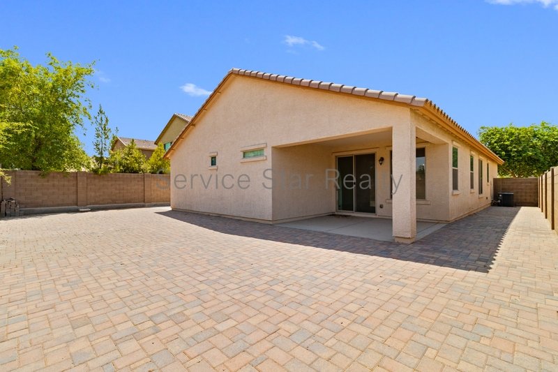 Bright & Spacious 4-Bedroom Home in South Phoenix! property image