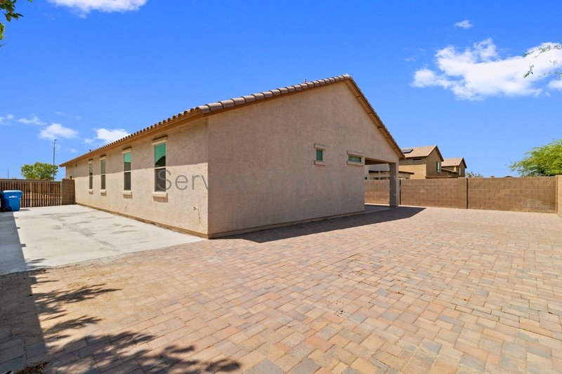 Bright & Spacious 4-Bedroom Home in South Phoenix! property image