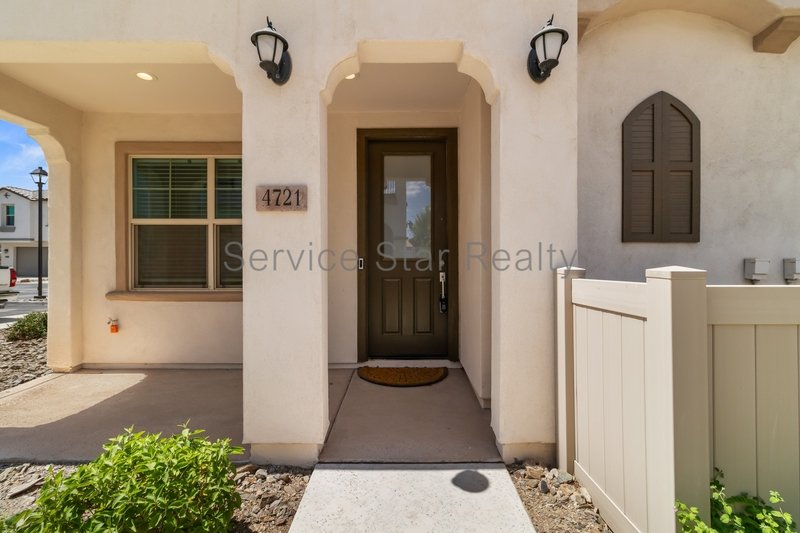 Beautiful Modern Three bedroom Townhome in Eastmark Towns! property image