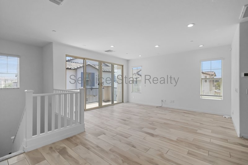 Beautiful Modern Three bedroom Townhome in Eastmark Towns! property image