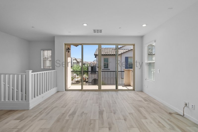 Beautiful Modern Three bedroom Townhome in Eastmark Towns! property image