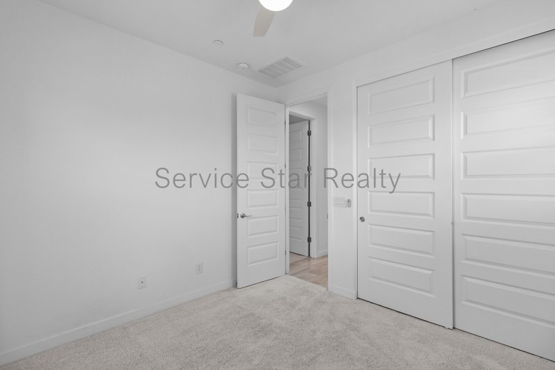 Beautiful Modern Three bedroom Townhome in Eastmark Towns! property image