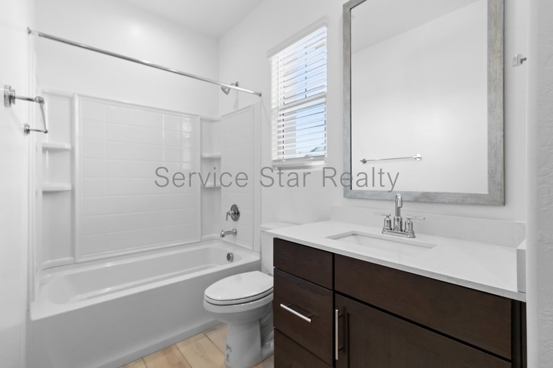 Beautiful Modern Three bedroom Townhome in Eastmark Towns! property image