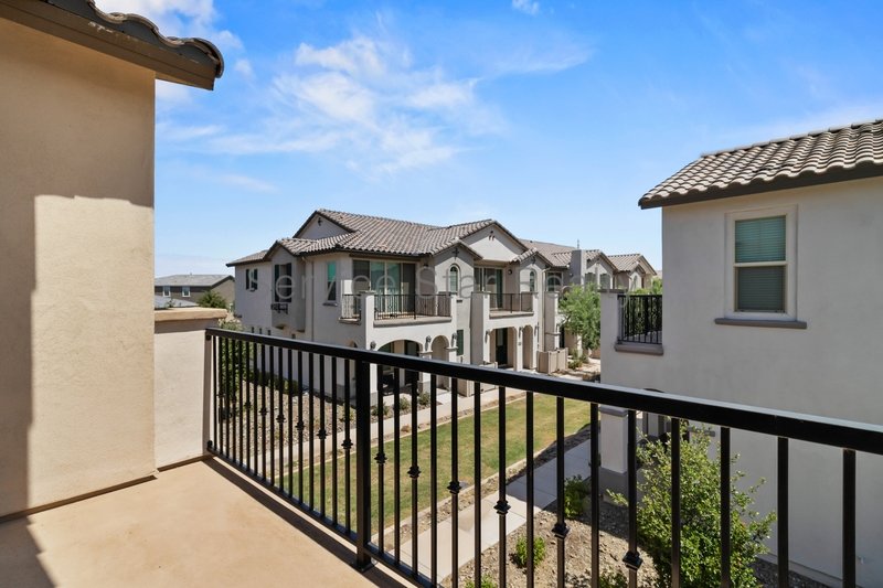 Beautiful Modern Three bedroom Townhome in Eastmark Towns! property image