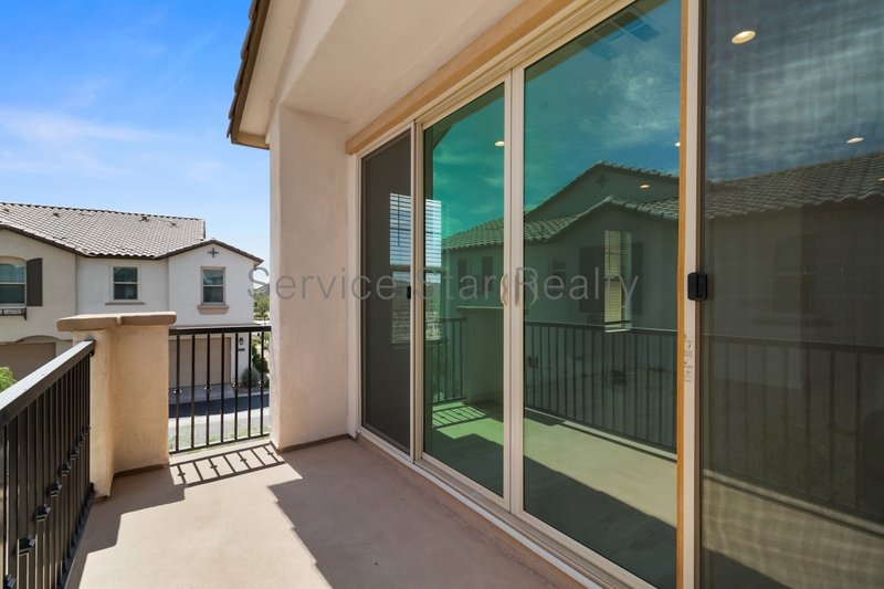 Beautiful Modern Three bedroom Townhome in Eastmark Towns! property image