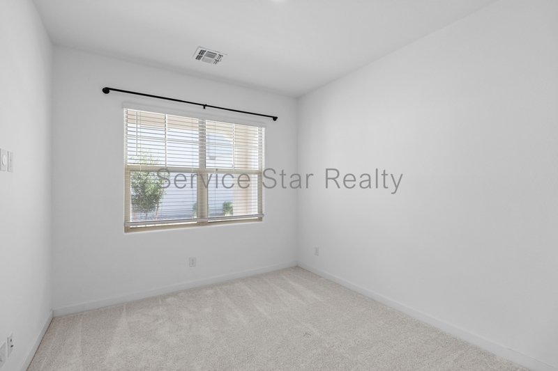 Beautiful Modern Three bedroom Townhome in Eastmark Towns! property image
