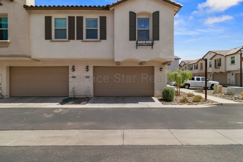 Beautiful Modern Three bedroom Townhome in Eastmark Towns! property image