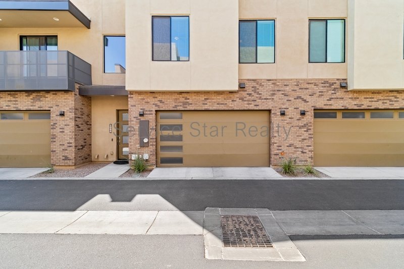 GATED Tempe Townhome - 3Bed/2.5Bath property image