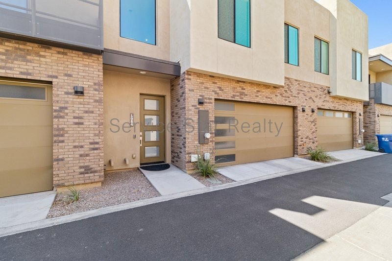 GATED Tempe Townhome - 3Bed/2.5Bath property image