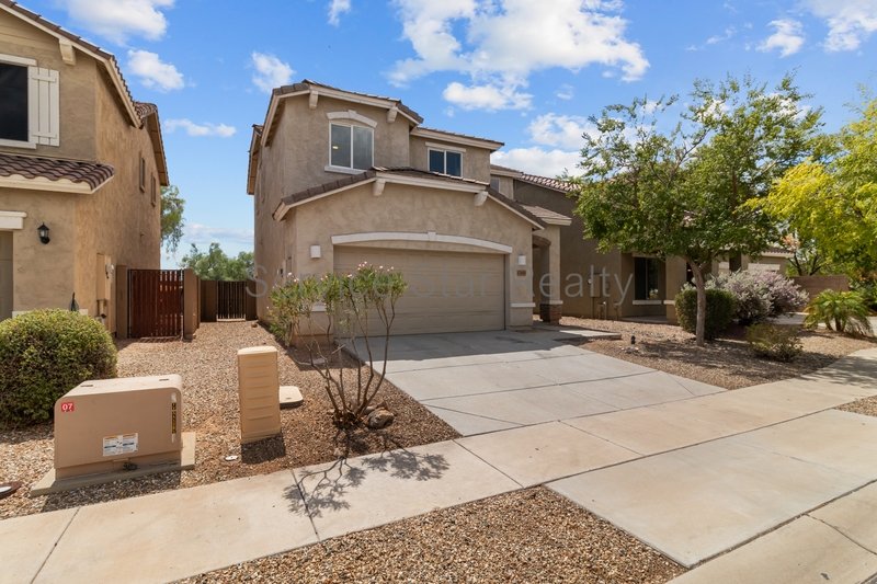 Fantastic 3Bed/2.5Bath in Central Surprise! property image