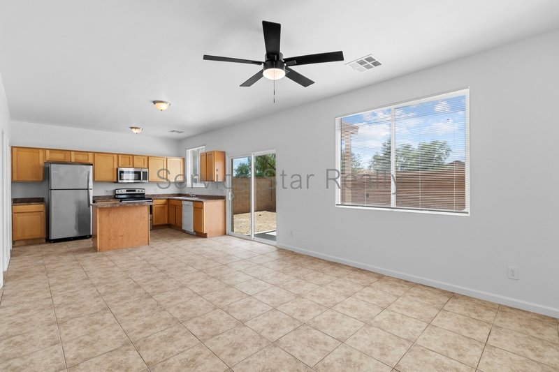 Fantastic 3Bed/2.5Bath in Central Surprise! property image