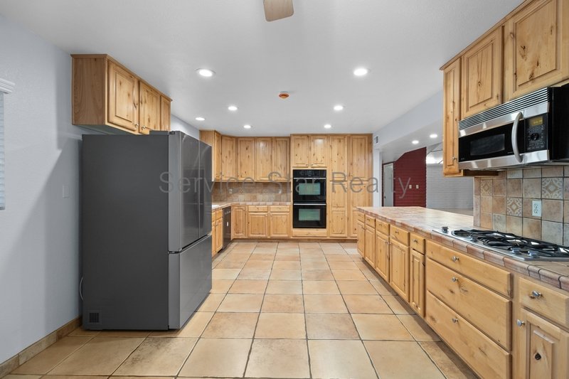 Spacious Glendale Retreat on Nearly an Acre | No HOA property image