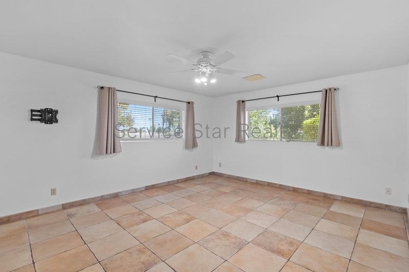 Spacious Glendale Retreat on Nearly an Acre | No HOA property image