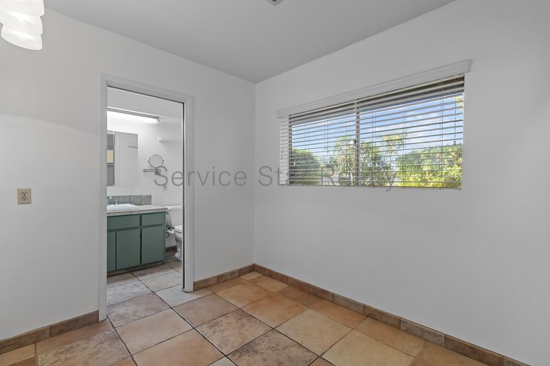 Spacious Glendale Retreat on Nearly an Acre | No HOA property image